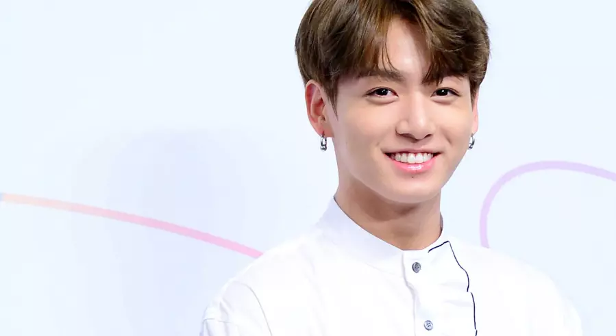 Jungkook’s Letter To The Army Goes Viral 