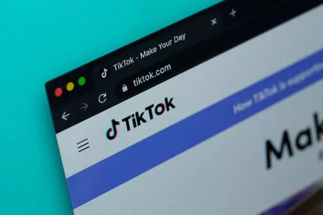 Tiktok Face Split Diving Trend Explained