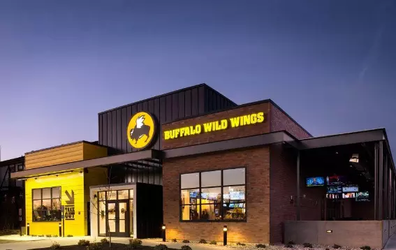 Is Buffalo Wild Wings open on Christmas Day 2022?